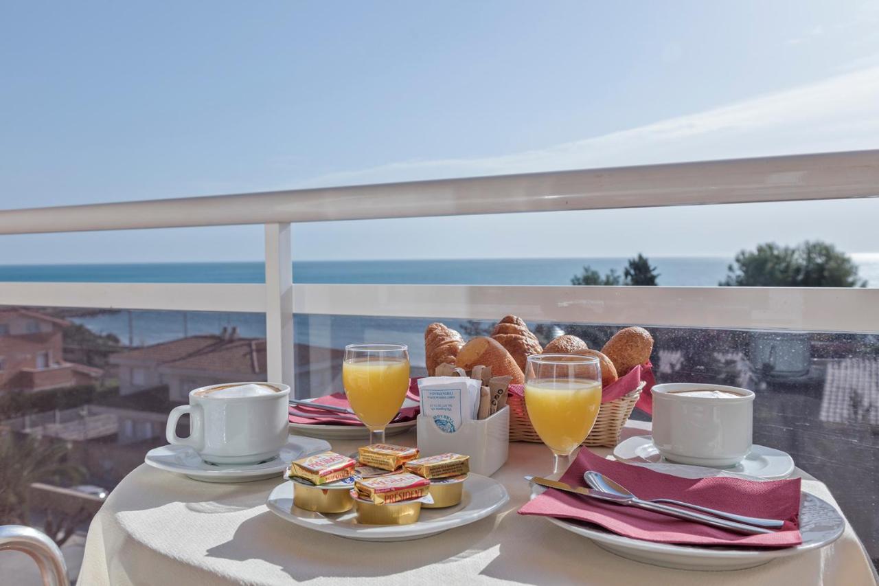 Twin Room with Balcony and Sea View