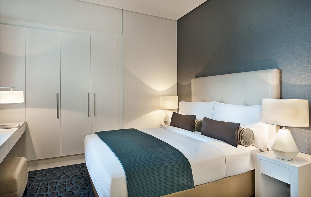 One Bedroom Suite with kitchenette - City Skyline View