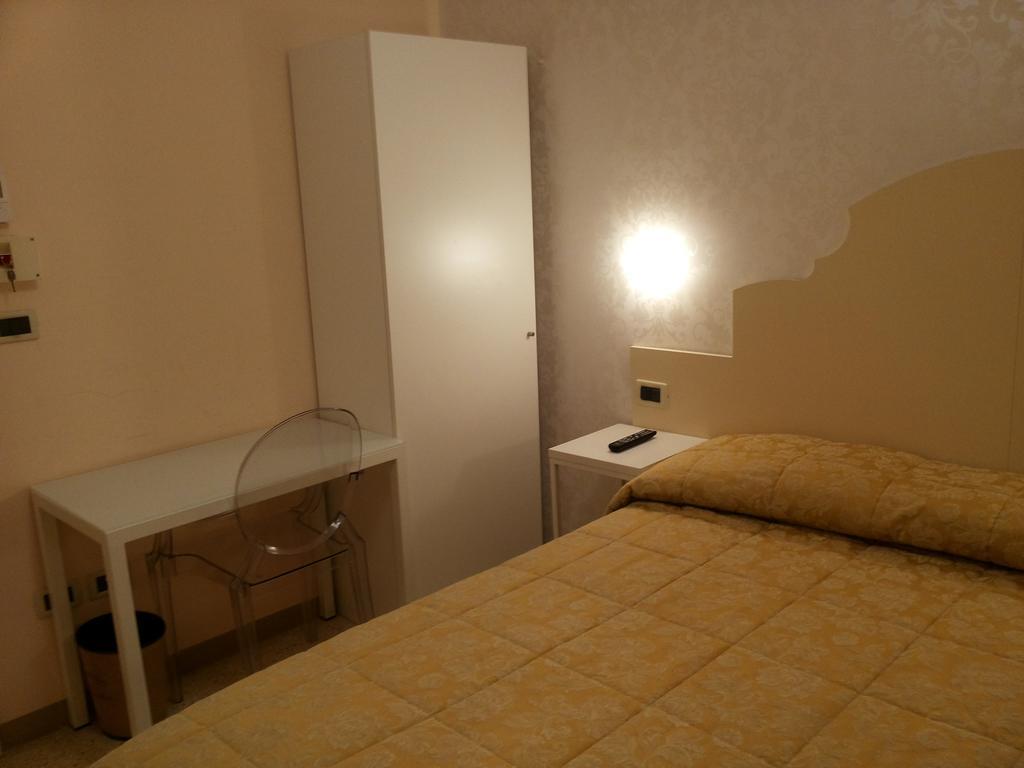 Economy Double Room,110726430:JPEG