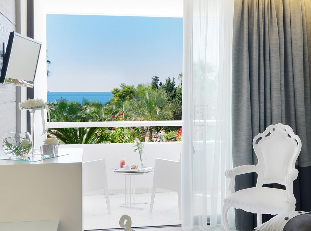 Deluxe Double or Twin Room with Terrace and Sea View