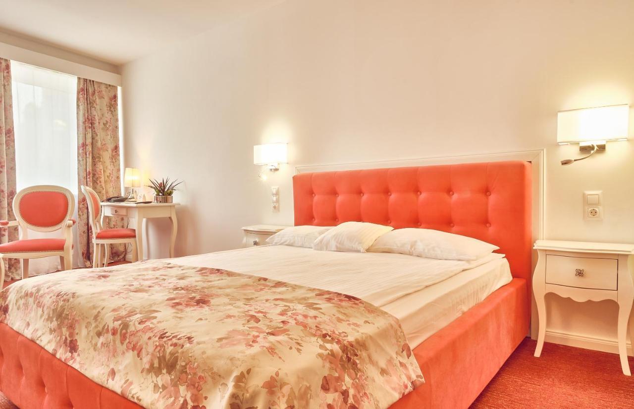 Deluxe Double Room Palace of Parliament view