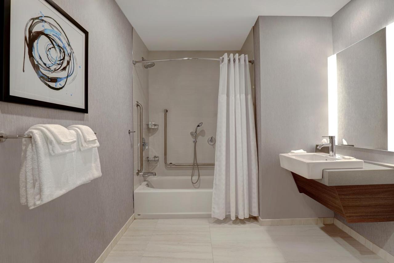 King Suite with Accessible Tub