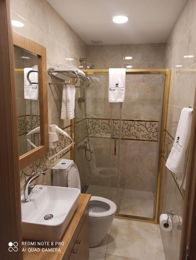 Deluxe Double Room (2 Adults + 1 Child)