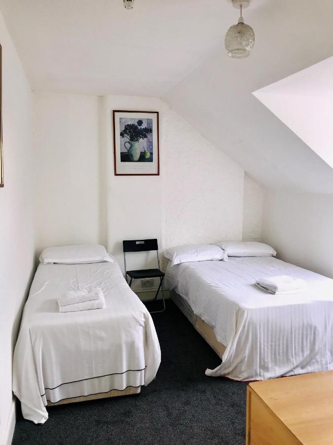 Chambre Lits Jumeaux Économique avec Salle de Bains Commune