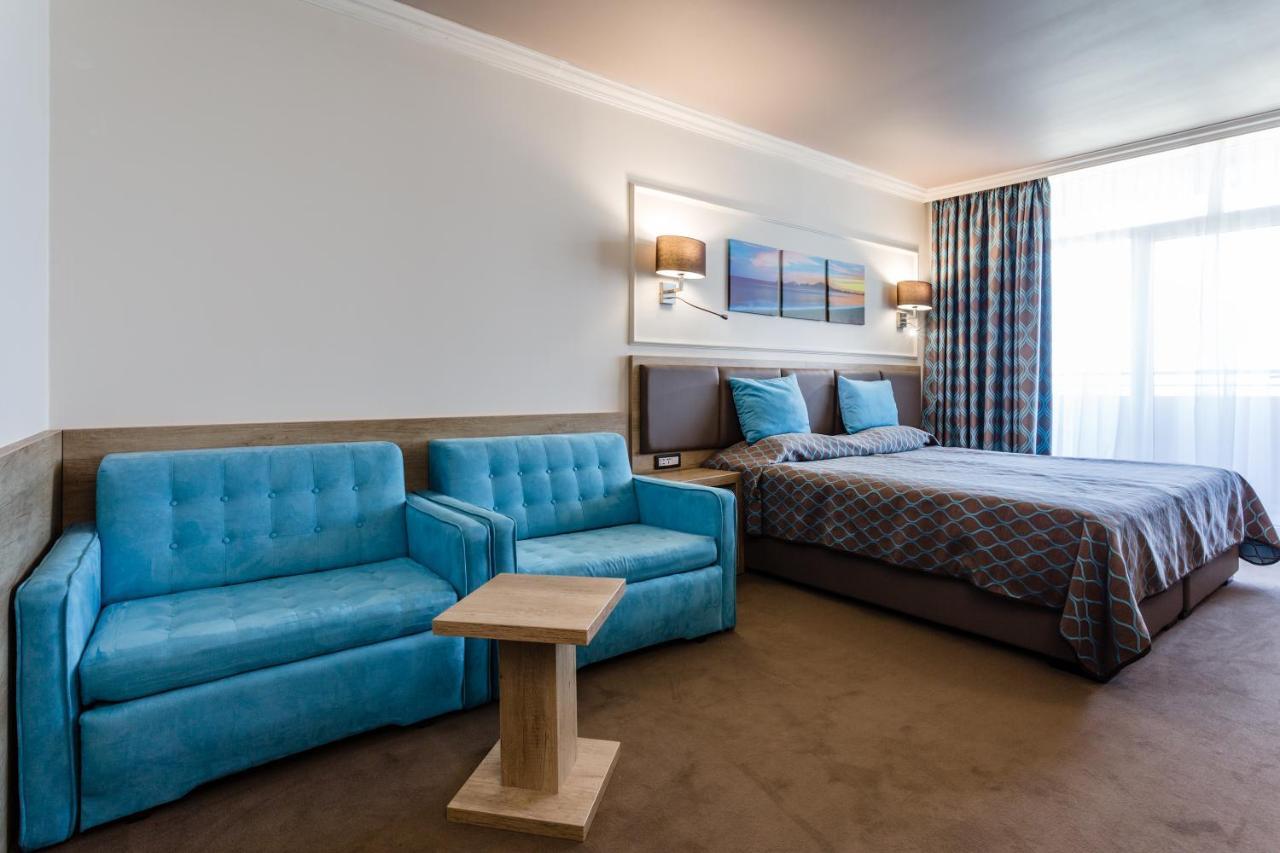 Superior Twin Room with Balcony and Sea View (2 Adults + 2 Children)