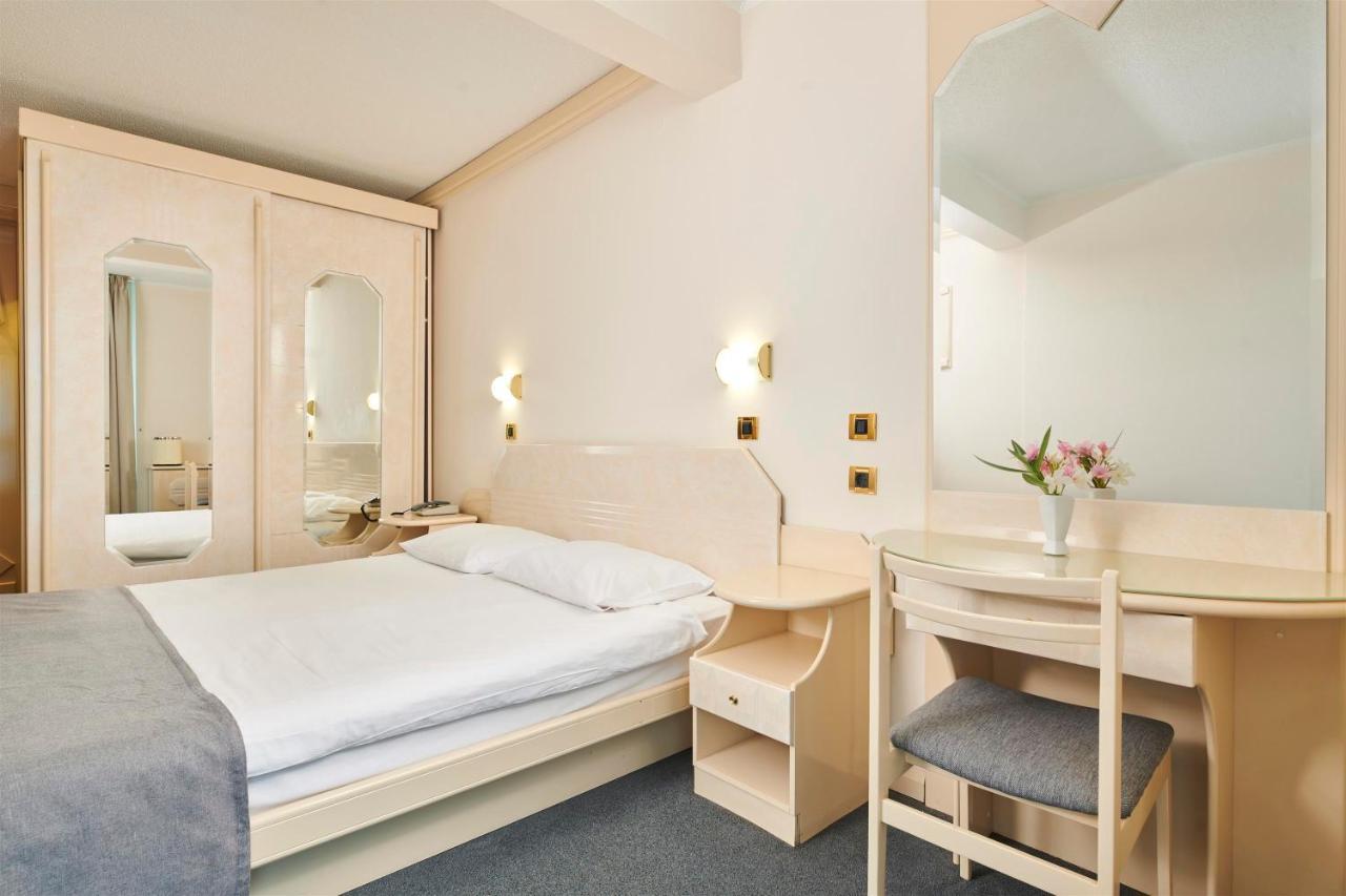 Economy Zimmer