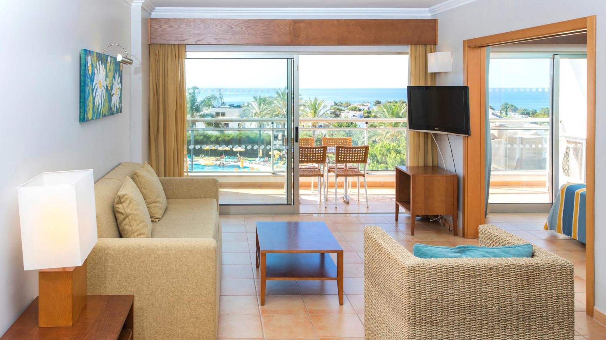 Superior One-Bedroom Apartment Sea View