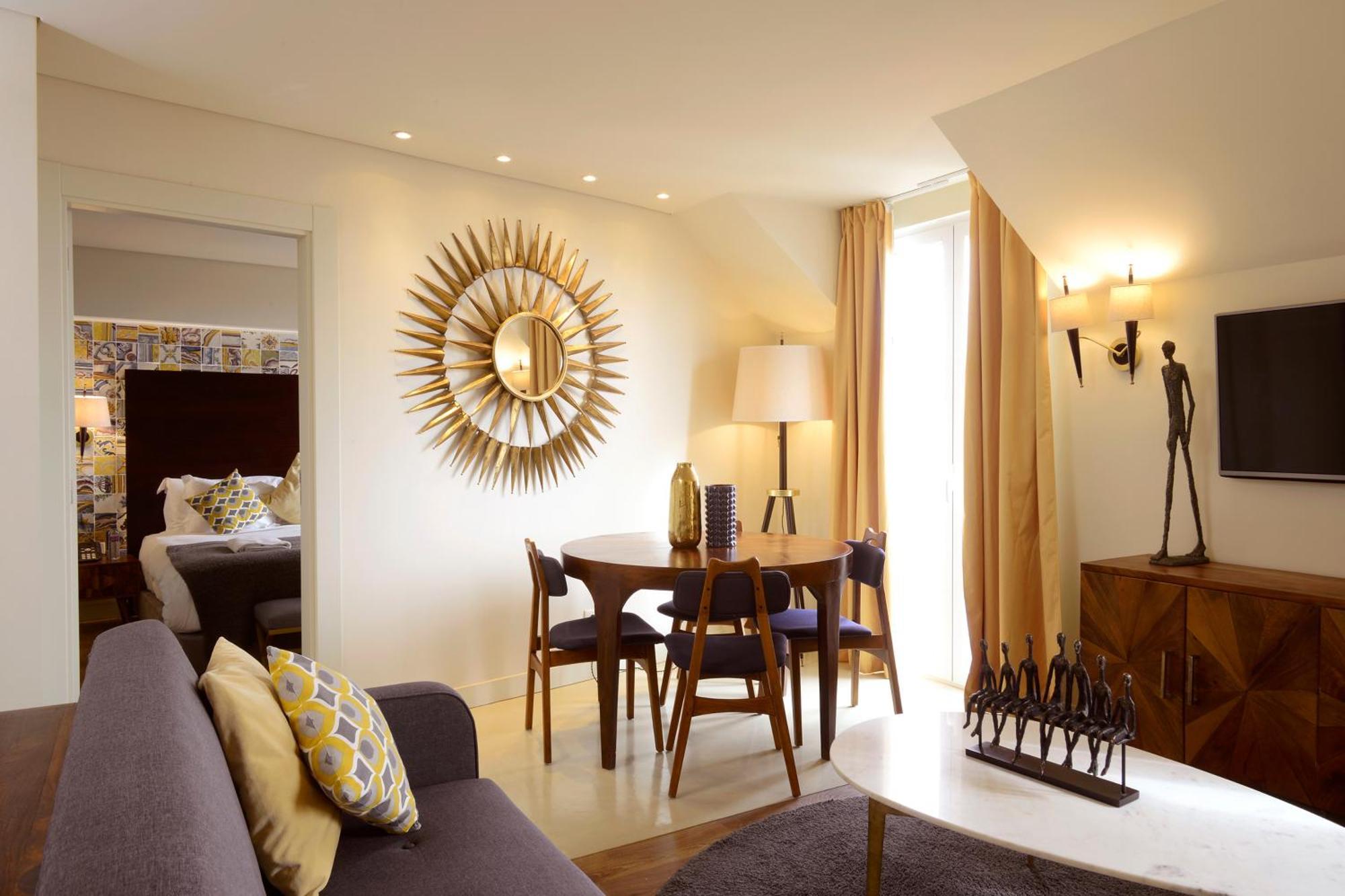 Deluxe One-Bedroom Apartment Balcony river view