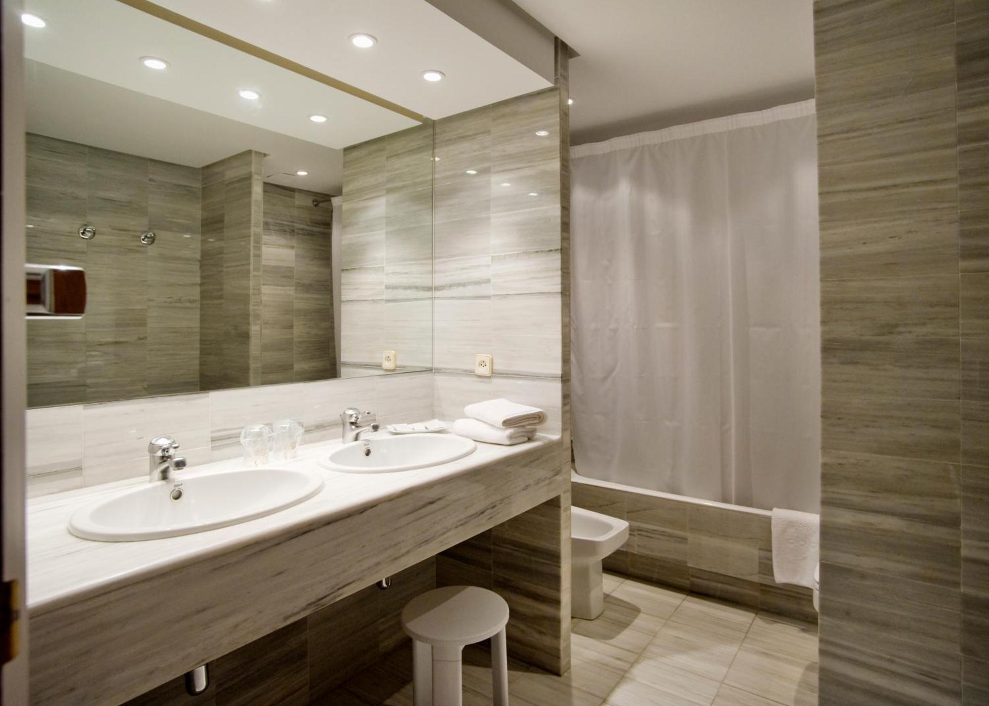 Superior Double or Twin Room,1226887700:JPEG