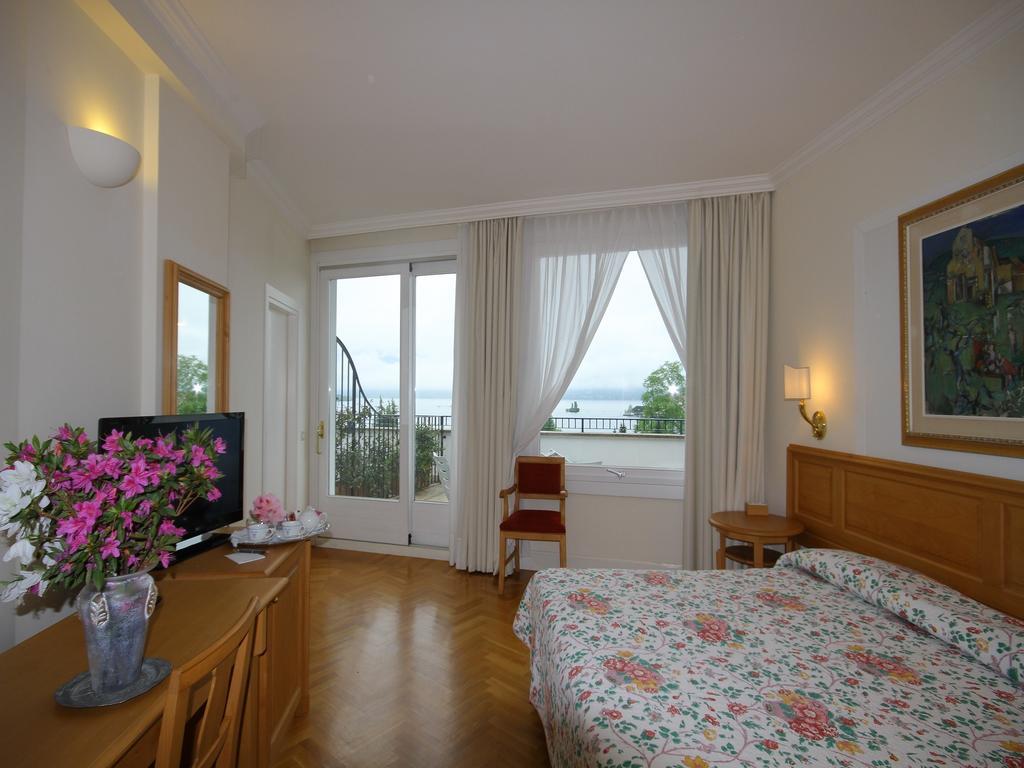 Double or Twin Room Lake View