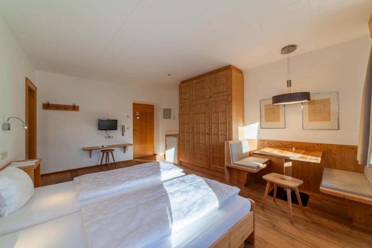Economy Double or Twin Room,1232958026:JPEG