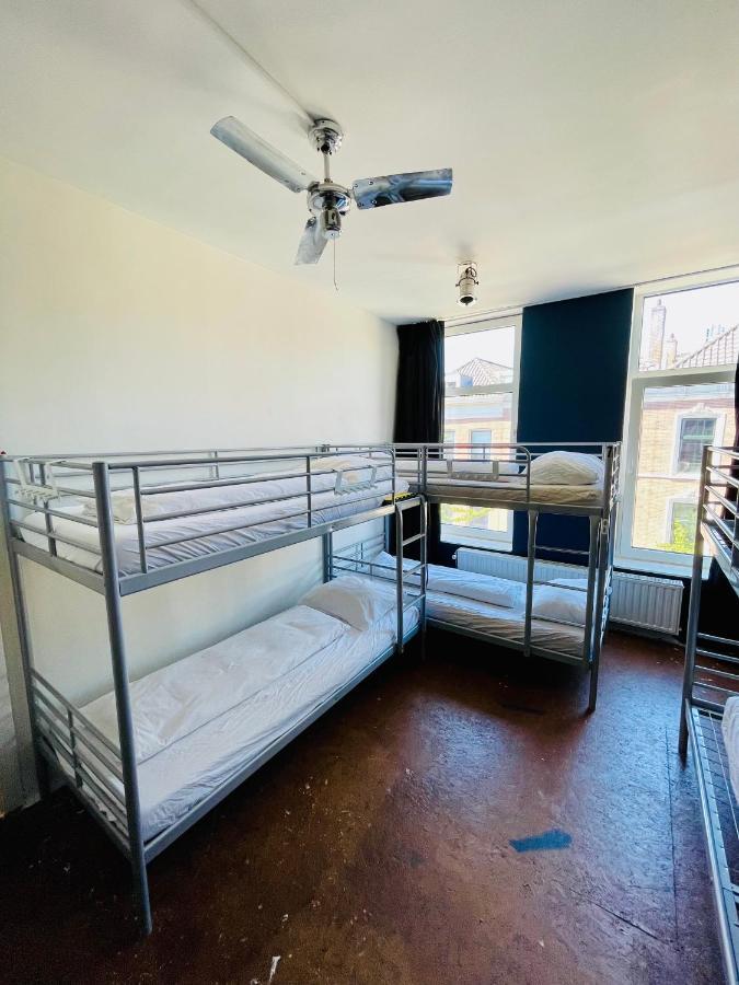 Cama en habitación compartida mixta de 10 camas