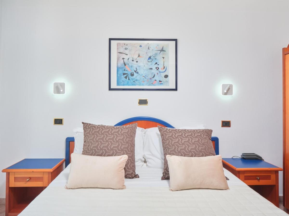 Comfort Double or Twin Room Lateral Sea View