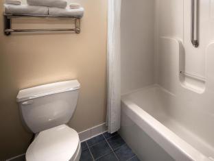 Queen Room Roll Shower Mobility Accessible or Non-Smoking,1285921666:JPEG