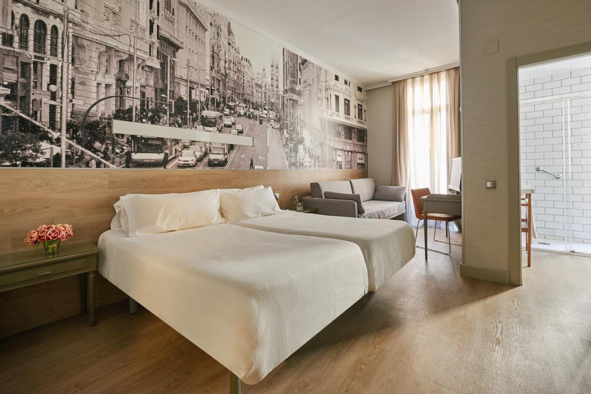 Quadruple Room,909445876:JPEG