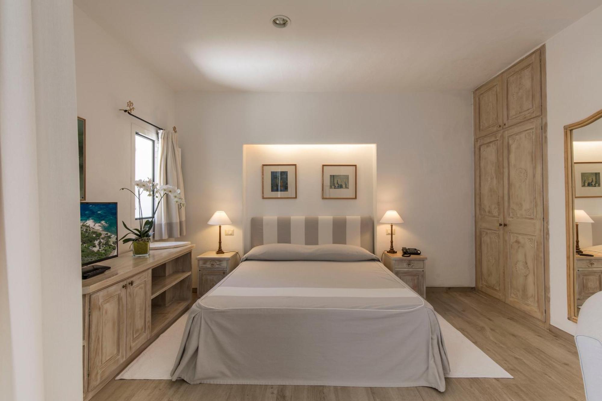 Junior Suite with Garden View,1433379370:JPEG