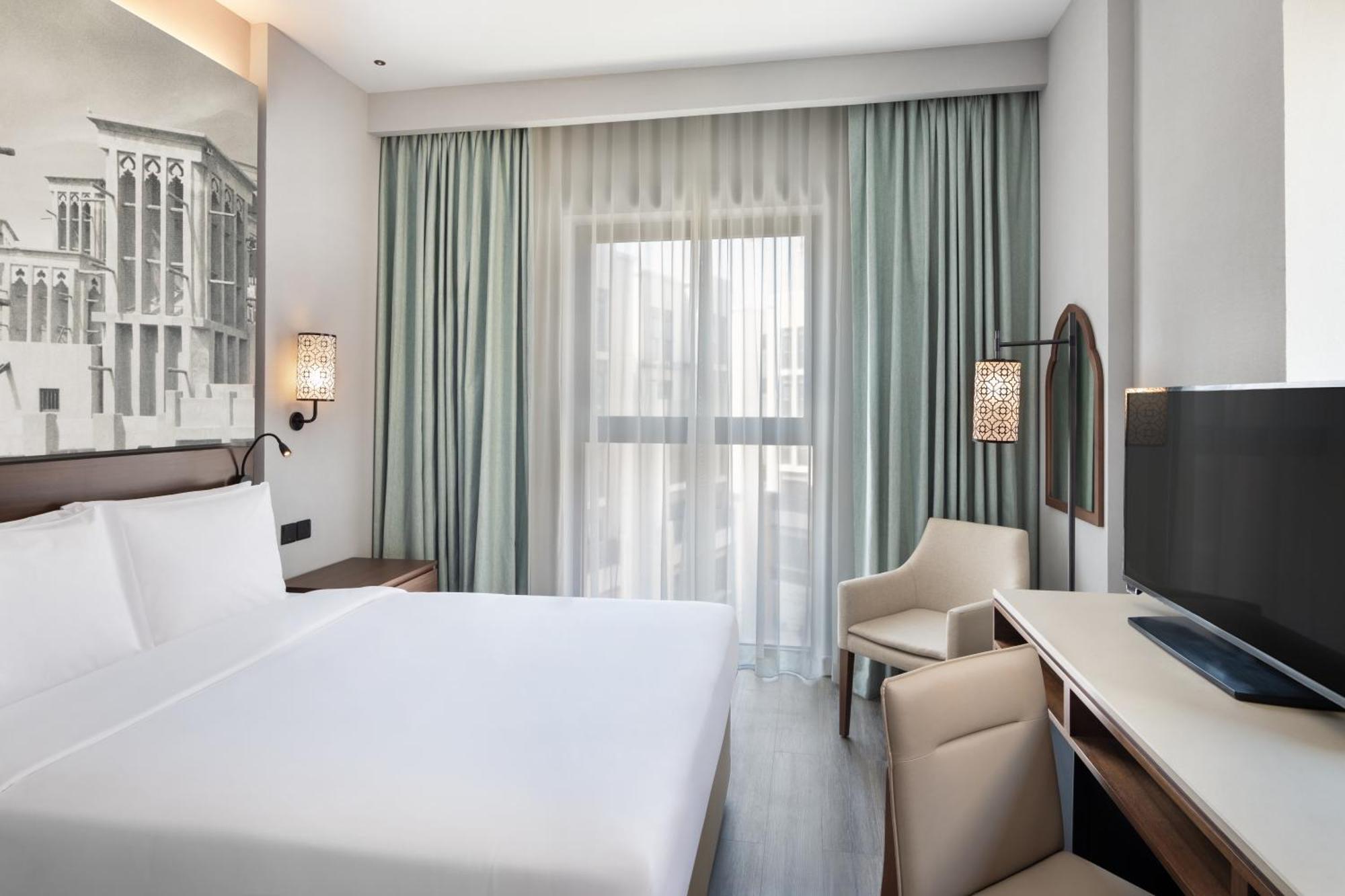 Superior Queen Room with Park View