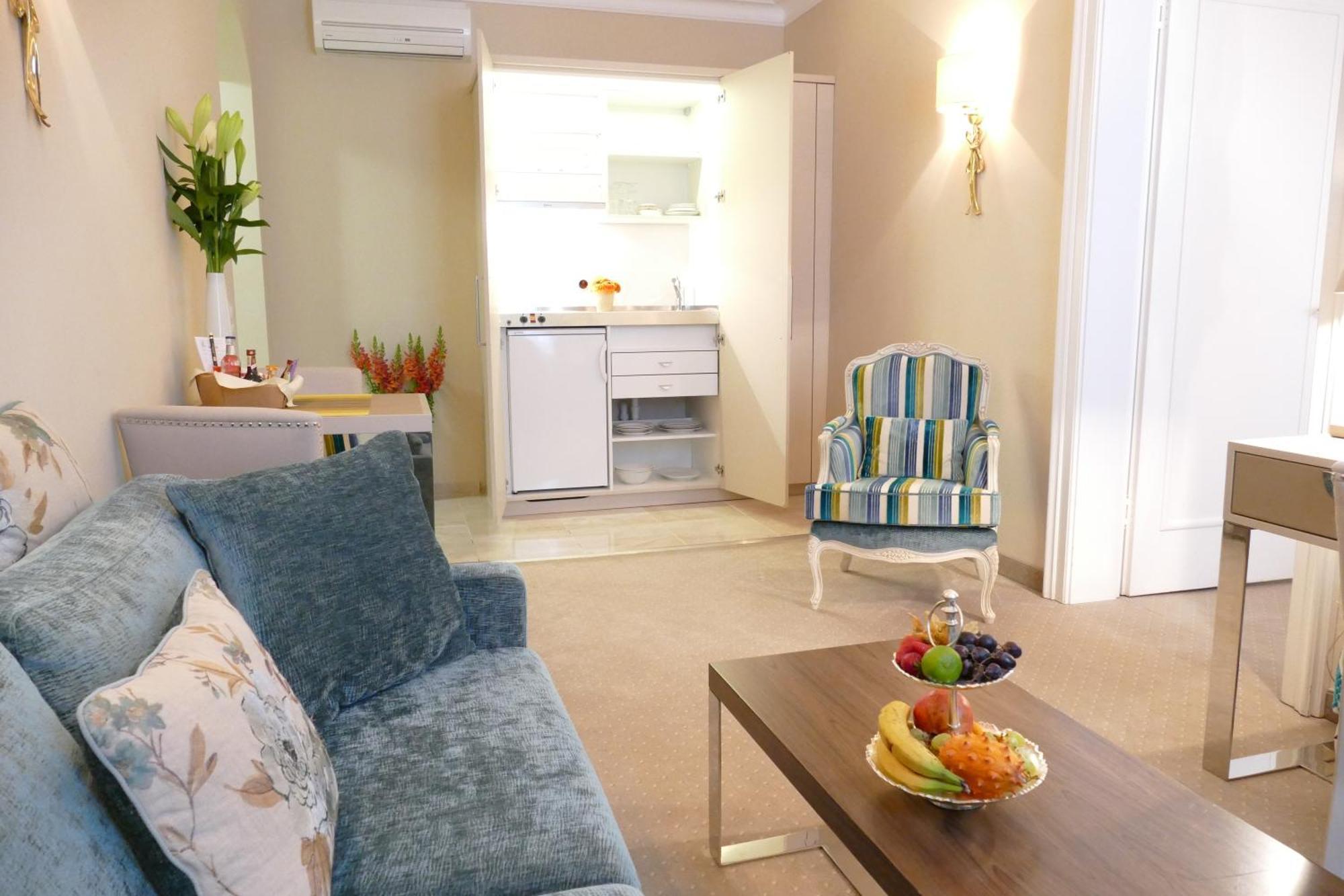 Apartment with Kitchenette,1165060365:JPEG