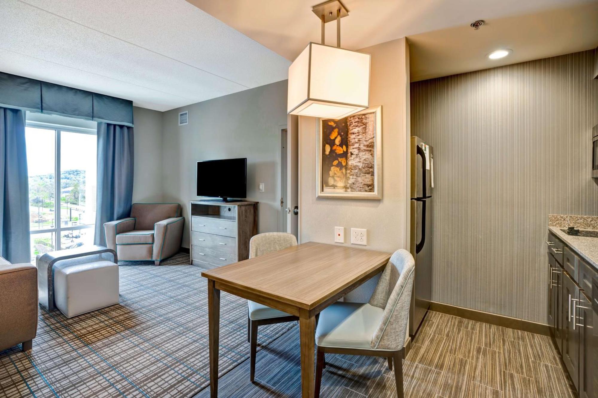 One-Bedroom King Suite - Non-Smoking