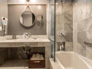 Deluxe Loft Suite Kitchenette