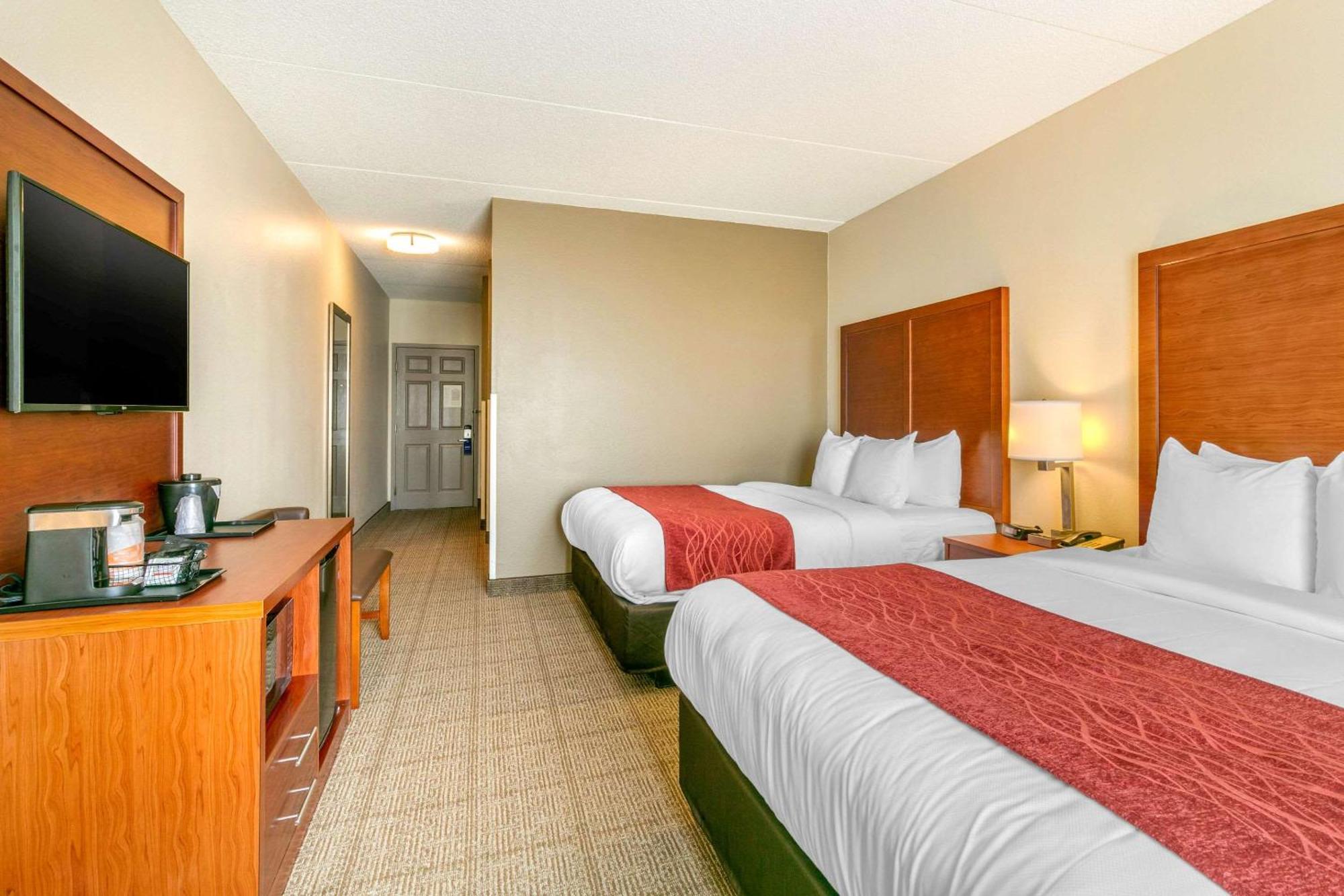 Queen Room with Two Queen Beds - Non-Smoking,1281329029:JPEG