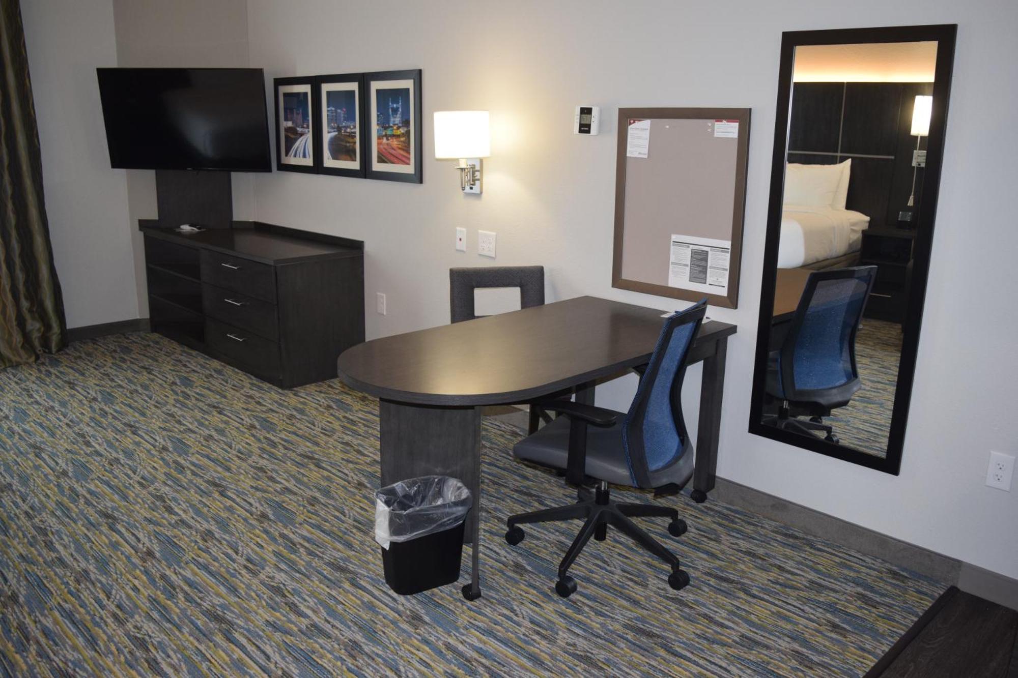 King Studio Suite