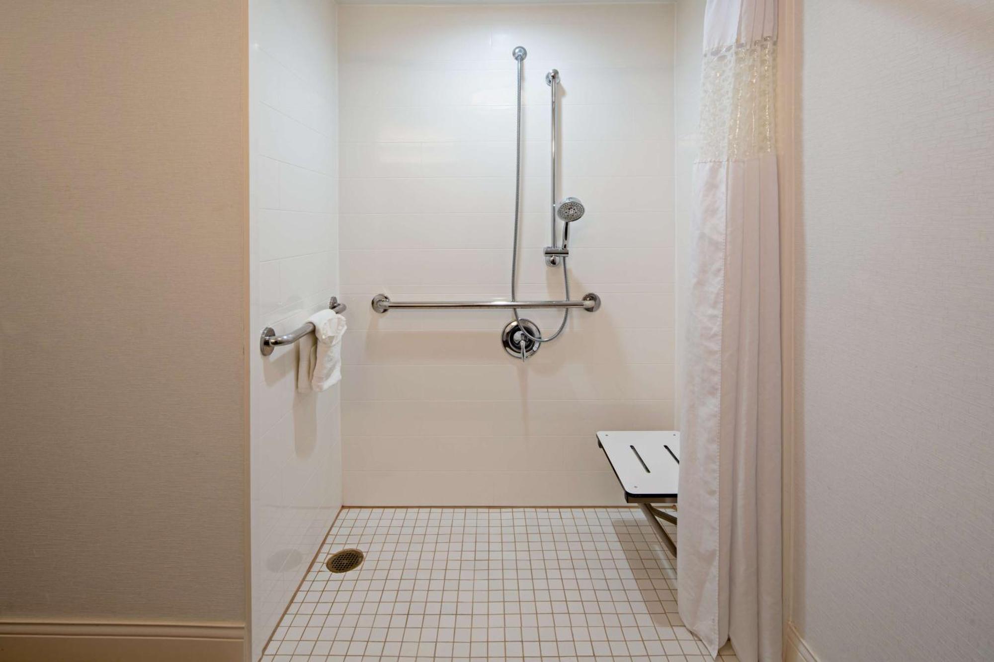King Room with Roll-In Shower - Mobility and Hearing Access/Non-Smoking