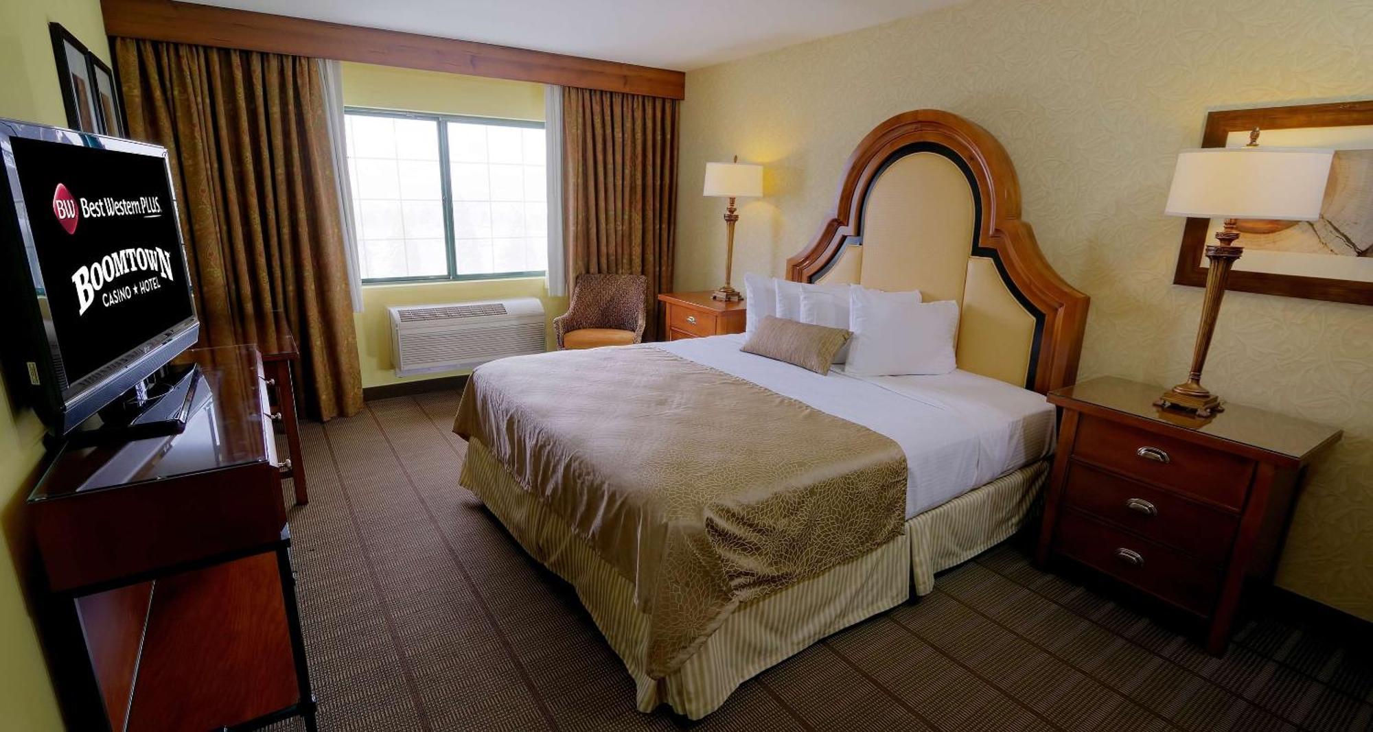 King Room with Balcony - Non-Smoking,1758332034:JPEG