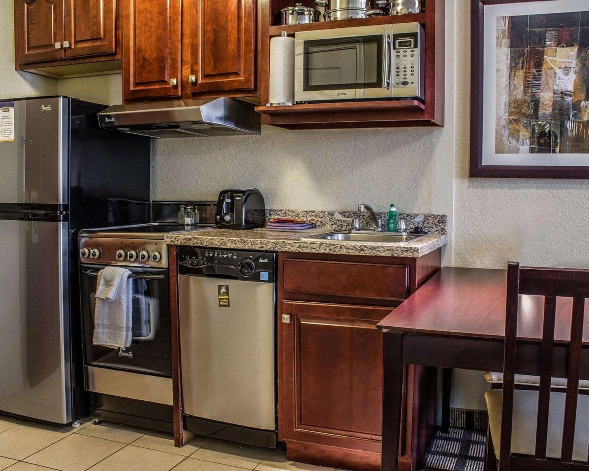 Efficiency Queen Room with Two Queen Beds and Kitchen - Non Smoking