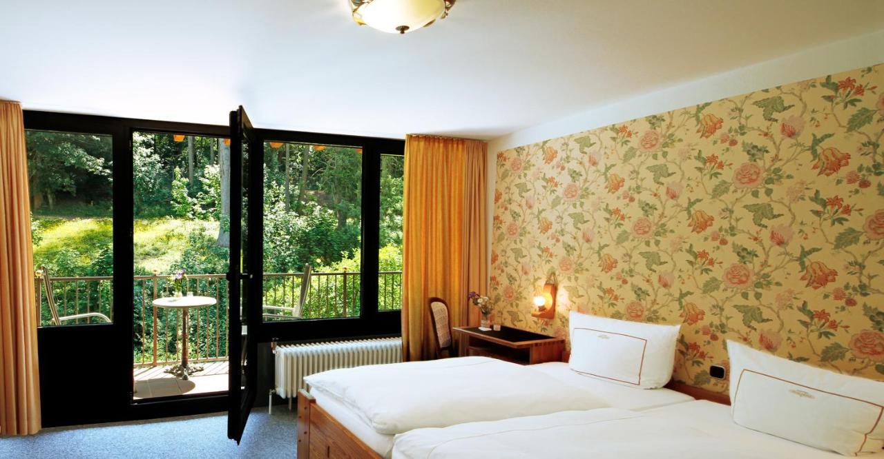 Doppelzimmer mit Balkon und Waldblick