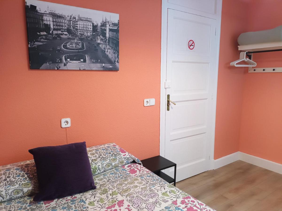 Single Room,111976140:JPEG