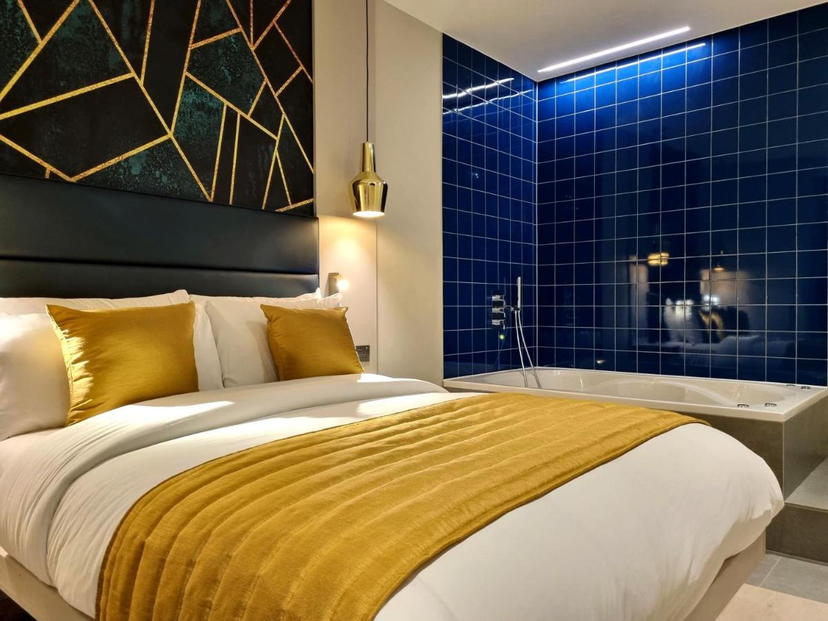 Signature Jacuzzi Suite