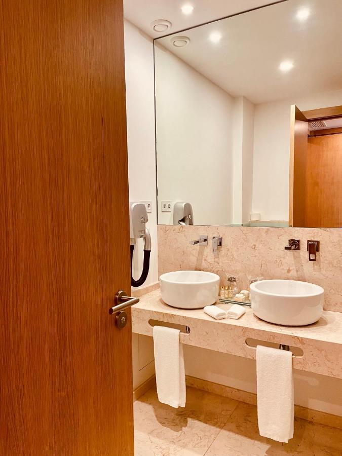 Double Room,1306599490:JPEG