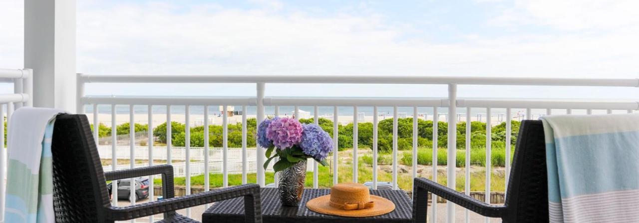 Premium Front Ocean View with Two Queen Beds