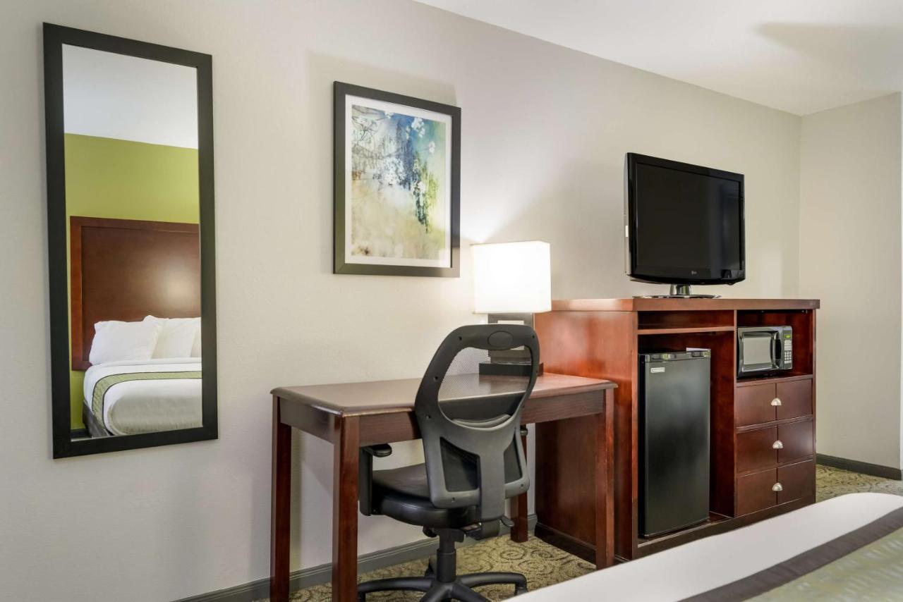 Queen Room with Two Queen Beds - Mobility Accessible/Non-Smoking