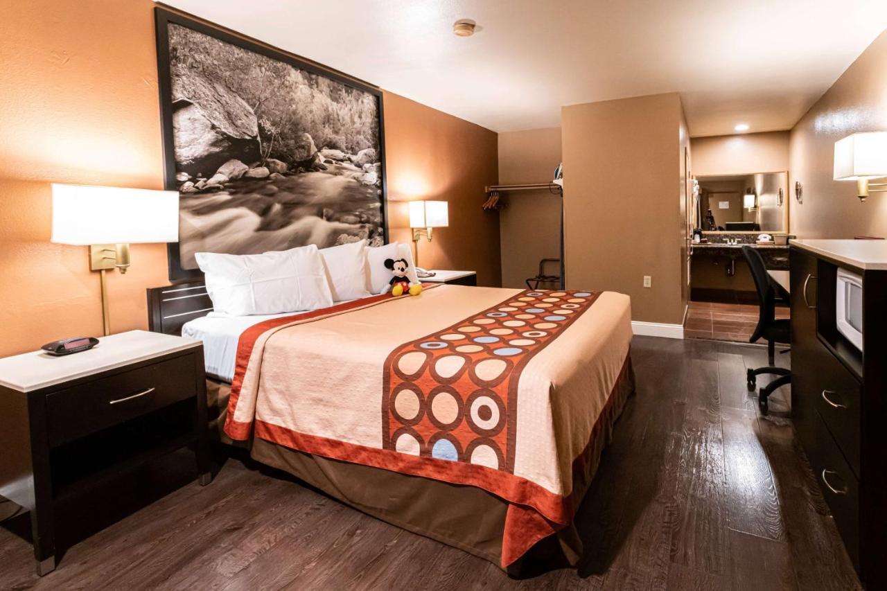 Quarto com Cama King-size - Acessível para Hóspedes com Mobilidade/Capacidade Auditiva Reduzida - Não Fumantes