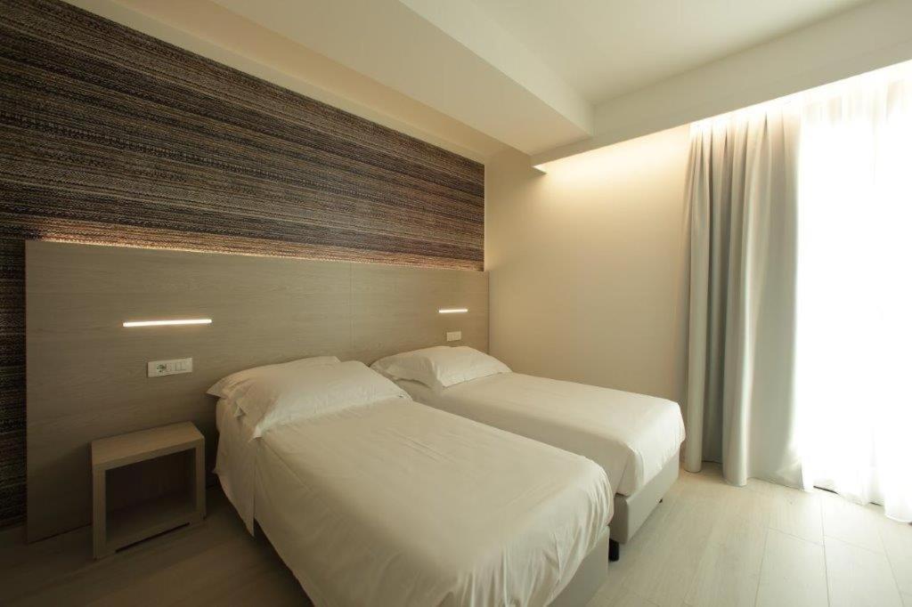 Double or Twin Room Partial lake view