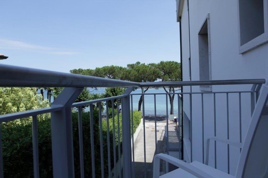 Double or Twin Room Partial lake view