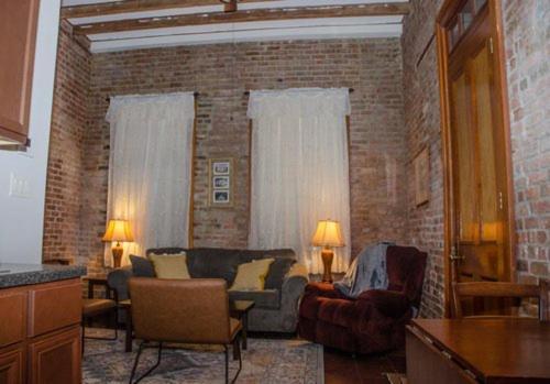 One-Bedroom Suite Courtyard View