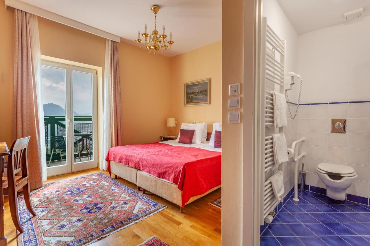 Habitación Doble con balcón y vistas al lago - 1 o 2 camas