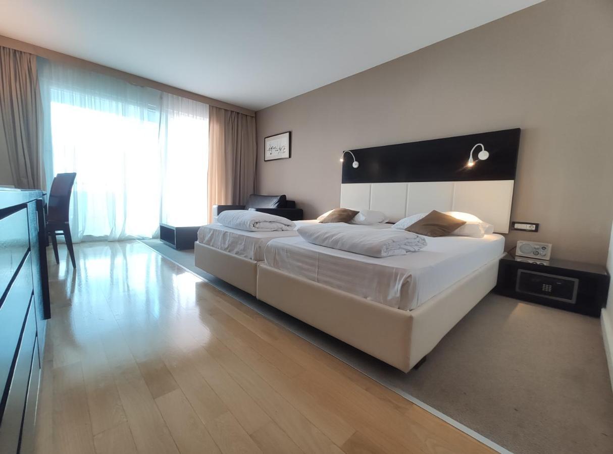 Deluxe kamer met balkon en uitzicht op zee