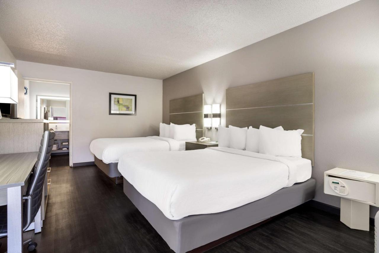 Queen Room Two Queen Beds Non-Smoking
