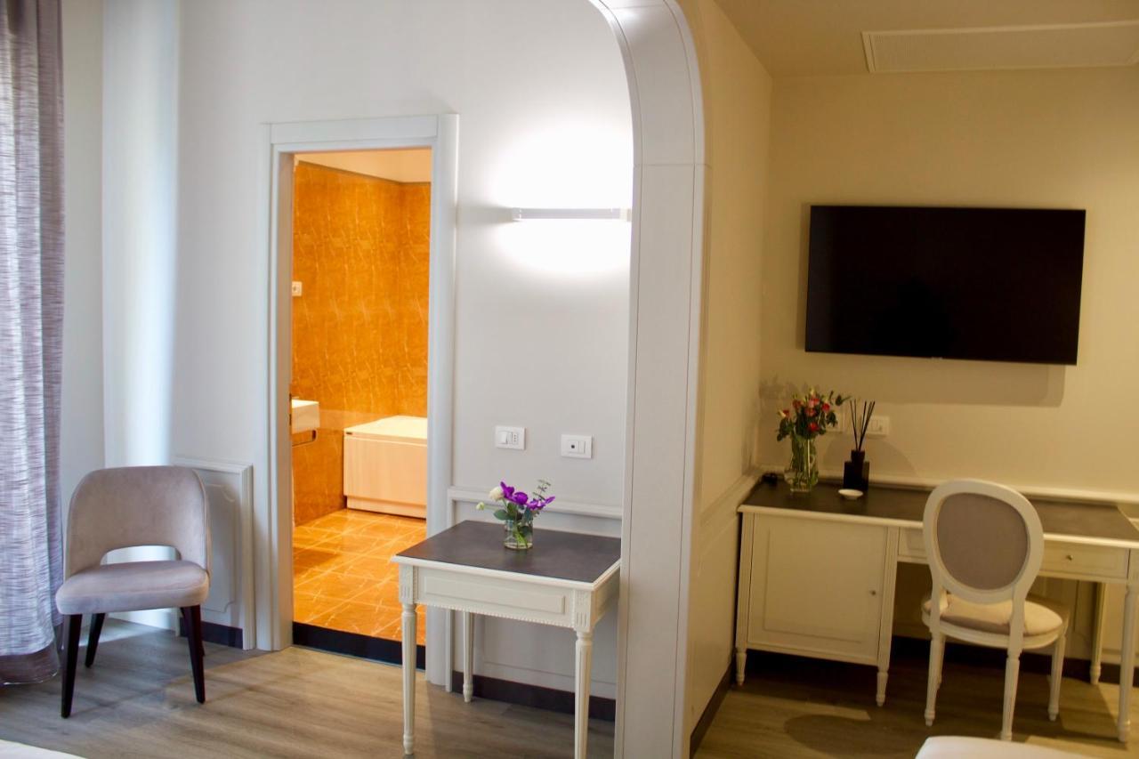 Junior Suite Side Sea View
