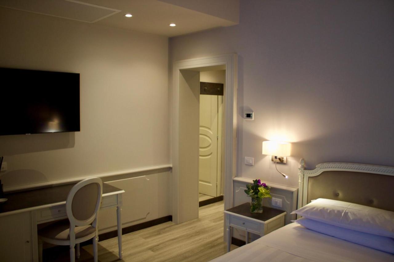 Junior Suite Side Sea View