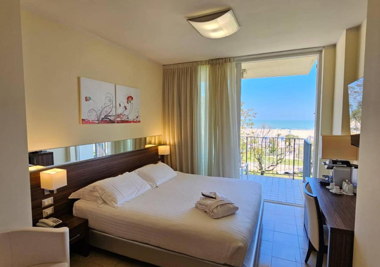 Privilège Double Room beautiful terrace view of the Parco del Mare