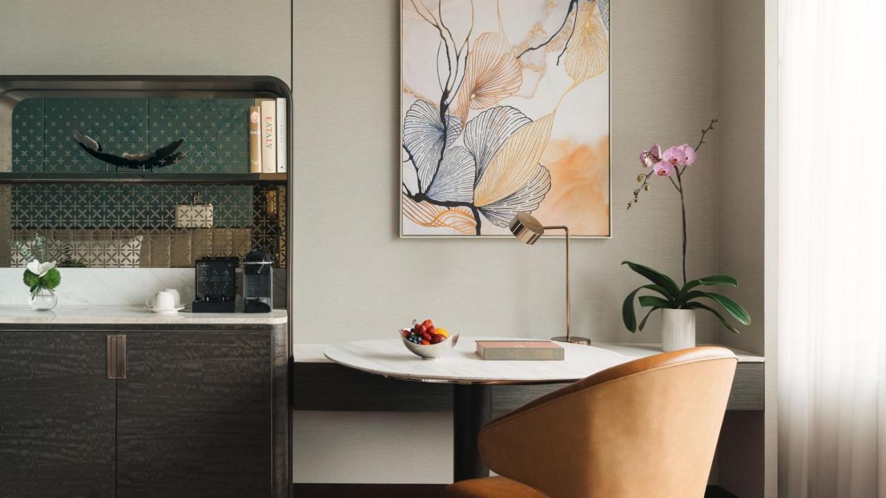 Premium King Room - Club Lounge Access