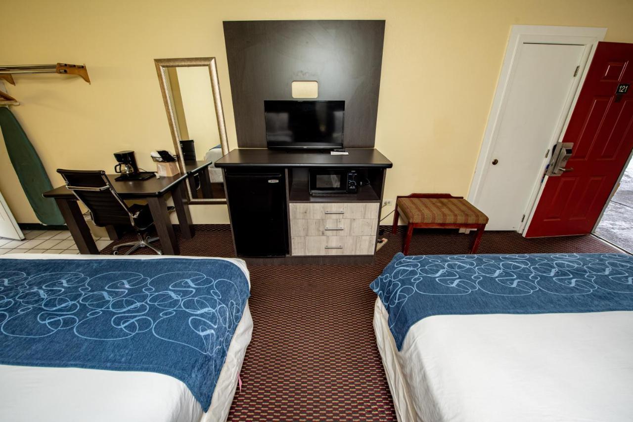 Queen Room with Two Queen Beds  (Non Smoking)