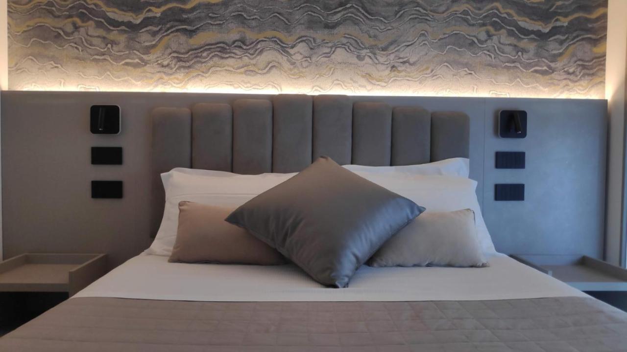 King Room Lateral Sea View
