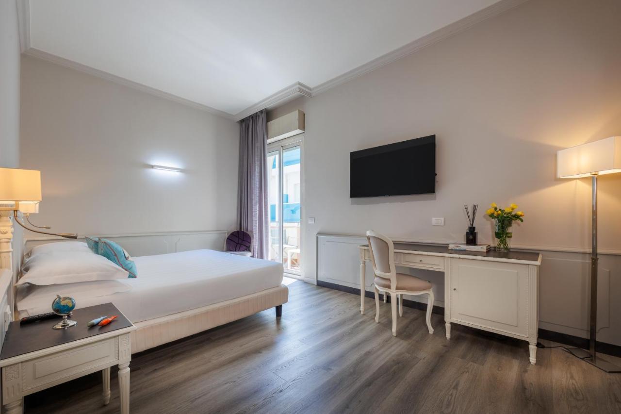 Deluxe Double or Twin Room Side Sea View