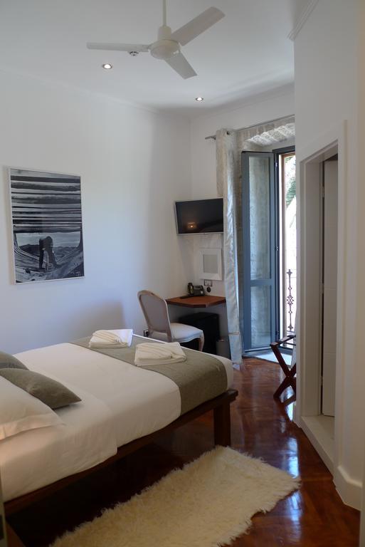 Doppelzimmer mit Balkon und Meerblick